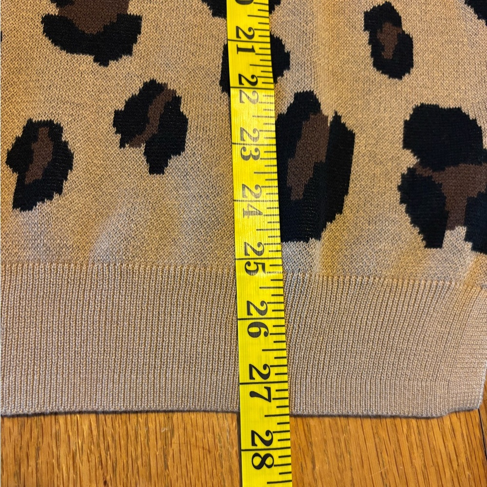 🐆 NWOT stylish and warm leopard print sweater 🐆 - Picture 5 of 7